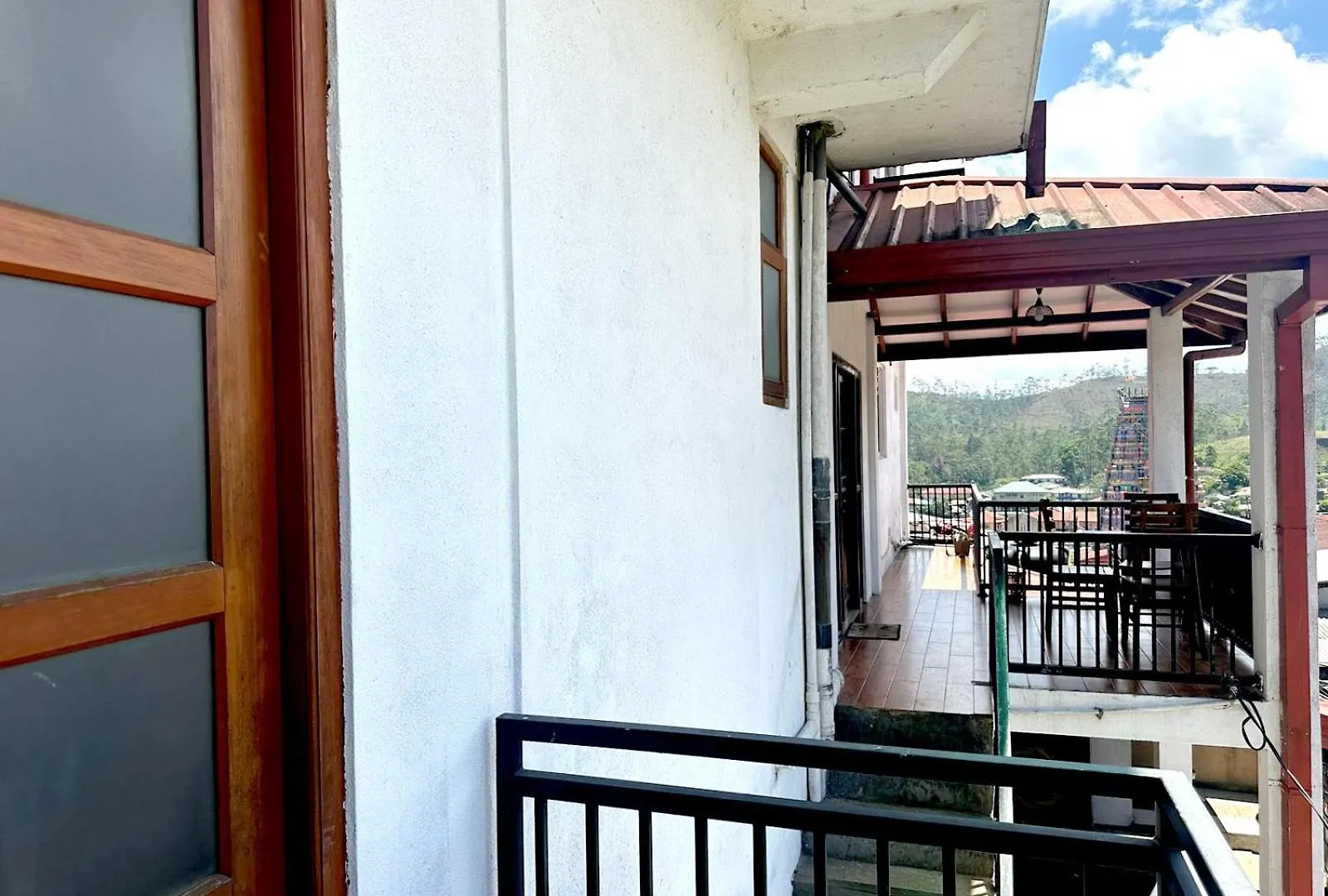 White Block Hotel & Resturant Hatton