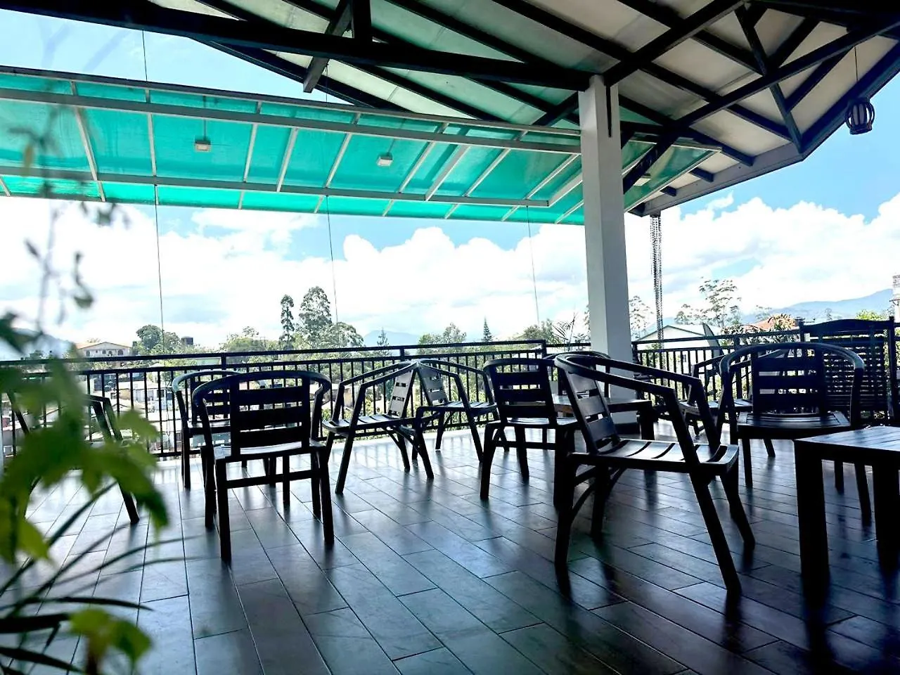 White Block Hotel & Resturant Hatton