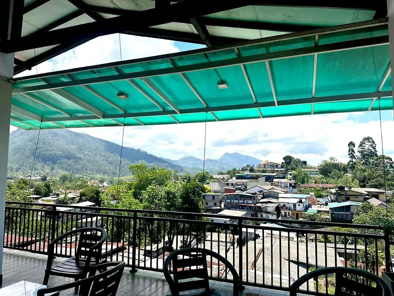 White Block Hotel & Resturant Hatton 0*,