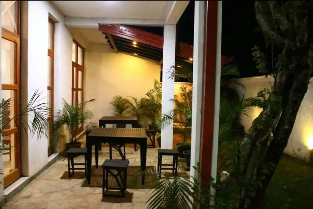 White Block Hotel & Resturant Hatton 0*,