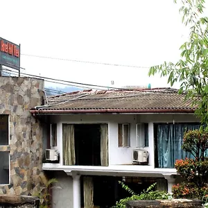 Hotel Family, Hatton